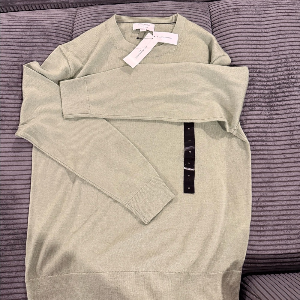 Banana Republic Light Green Crewneck Sweater NWT, medium